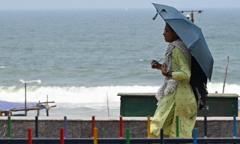 When the temperature climbs up after a cooler weekend, does the heat feel worse?