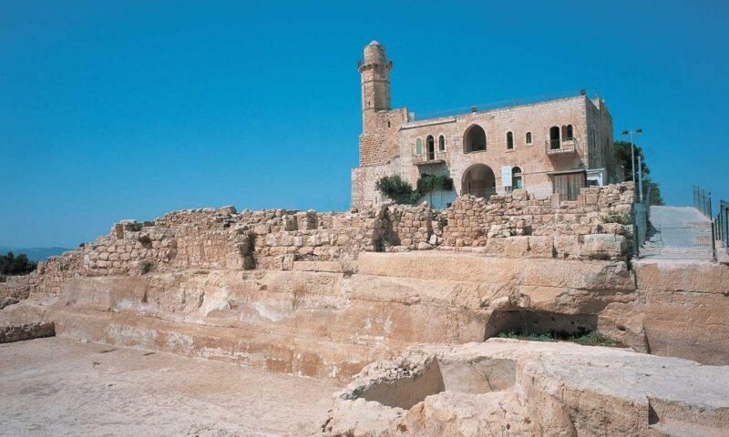 الاحتلال يصادر مسجد النبي صموئيل ومحيطه شمال القدس المحتلة