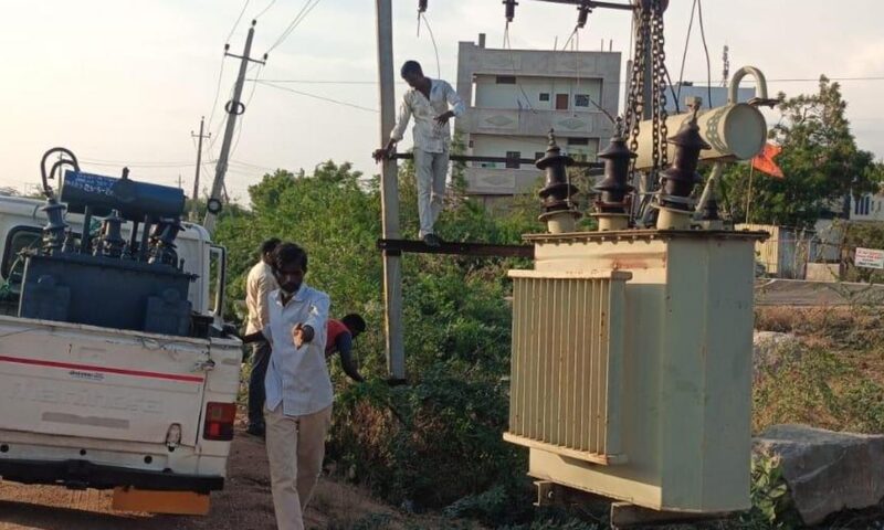 Thunderstorms, accompanied by gusty winds, lash Yadgir district