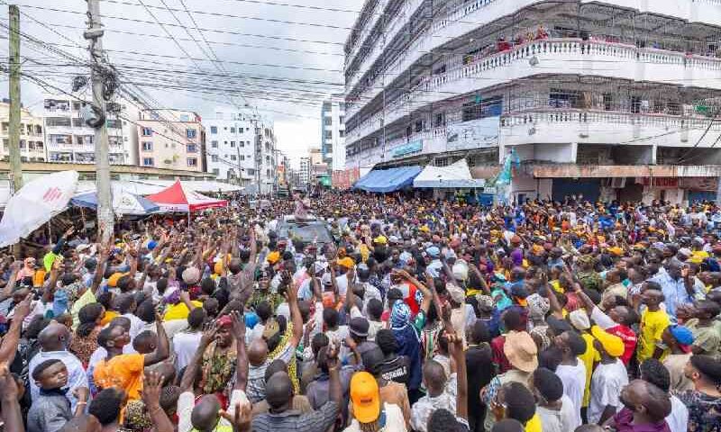 Heavy security as Ruto mingles cautiously with crowds after Kilifi scare