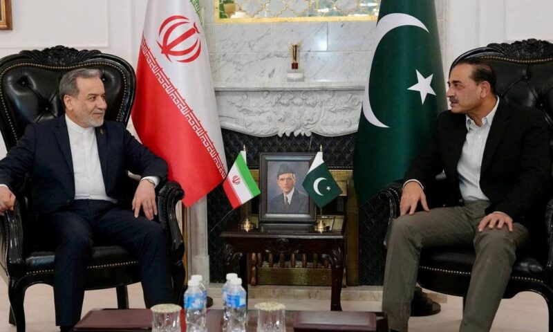 مصدر دبلوماسي باكستاني: قائد الجيش غادر إلى طهران