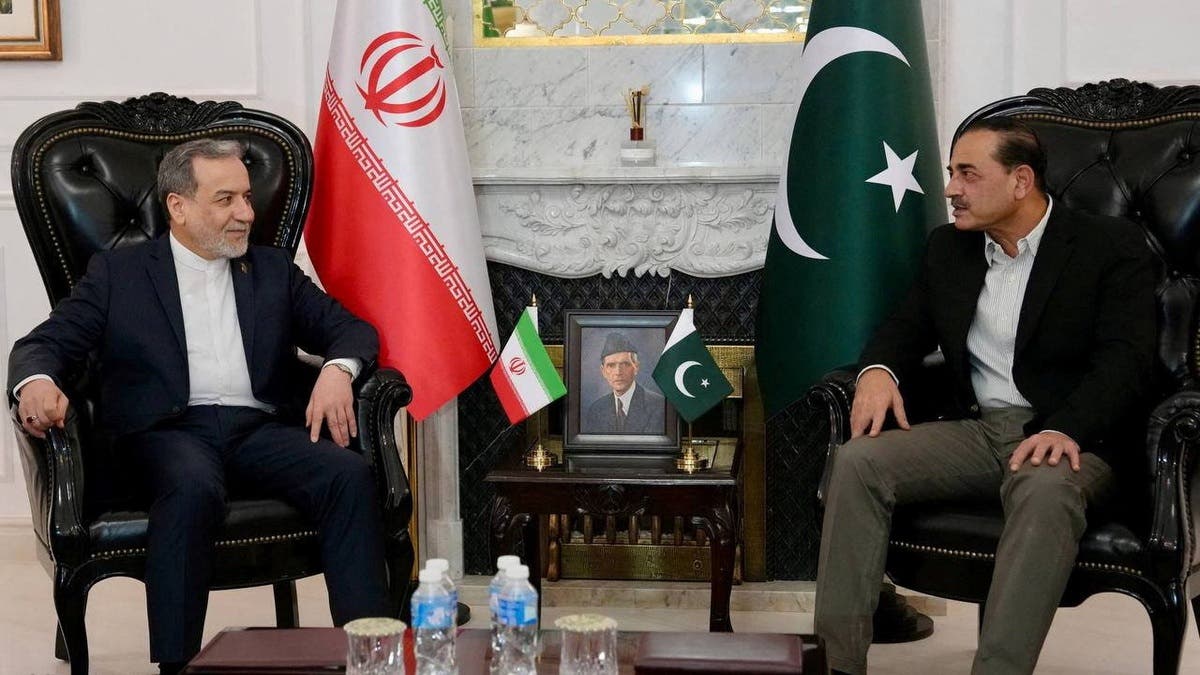 مصدر دبلوماسي باكستاني: قائد الجيش غادر إلى طهران