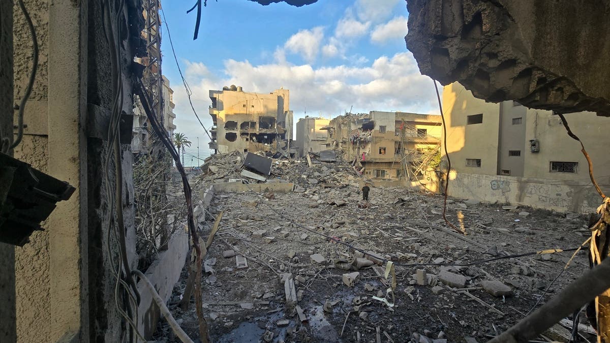 إسرائيل تشن غارات مكثفة على مدينة صور في جنوب لبنان
