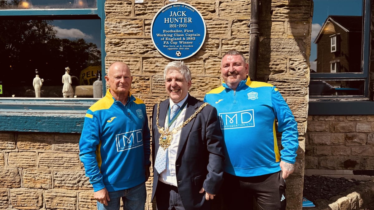 New blue plaque unveiled for first working class captain of England
