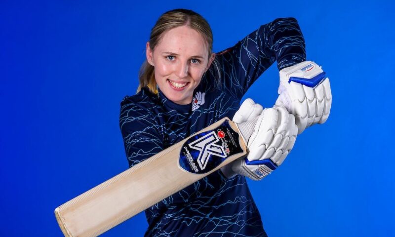 Erin Thomas backs her skill-set but Yorkshire CCC fall to Surrey in sunshine at Headingley