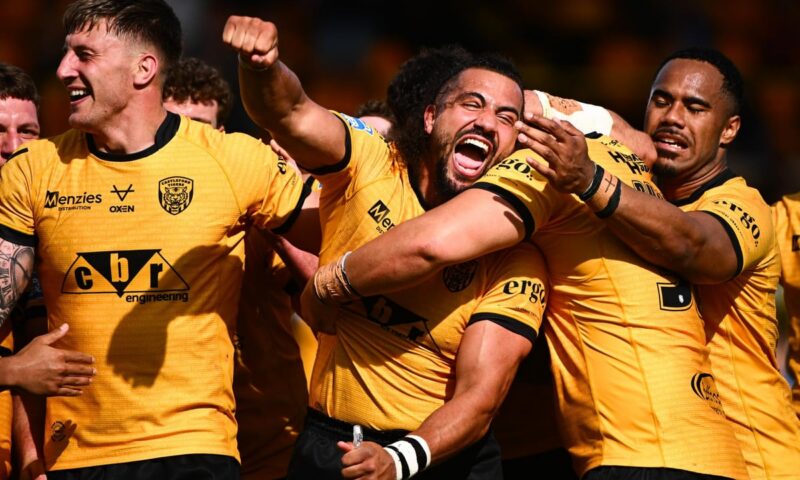 Castleford Tigers 30 St Helens 10: Ryan Carr era begins in earnest as hosts scratch two-year itch