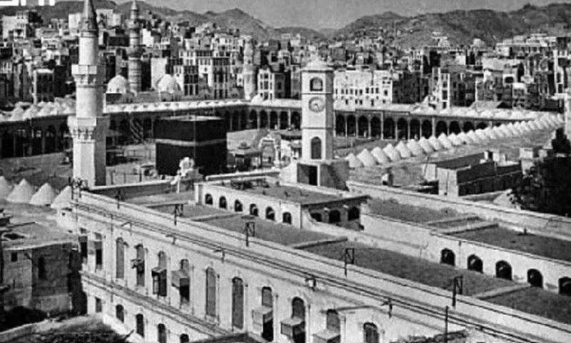 “ساعة مكة الأولى”.. مشروع مبكر للملك المؤسس لتنظيم عبادات قاصدي الحرم