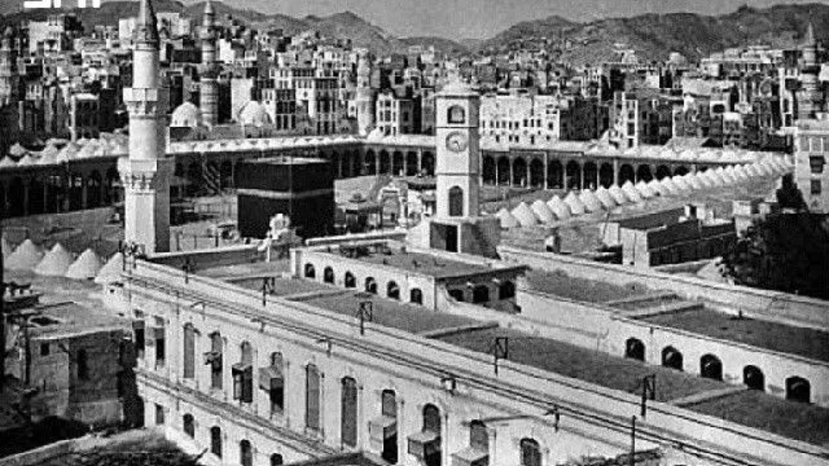 “ساعة مكة الأولى”.. مشروع مبكر للملك المؤسس لتنظيم عبادات قاصدي الحرم