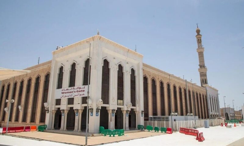 مسجد نمرة يستعد لاستقبال مئات الآلاف من الحجاج غداً في يوم عرفة