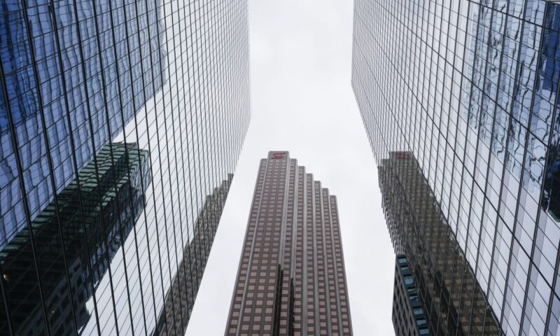 Canada’s big banks brace for more bad loans, focus on ‘de-risking’