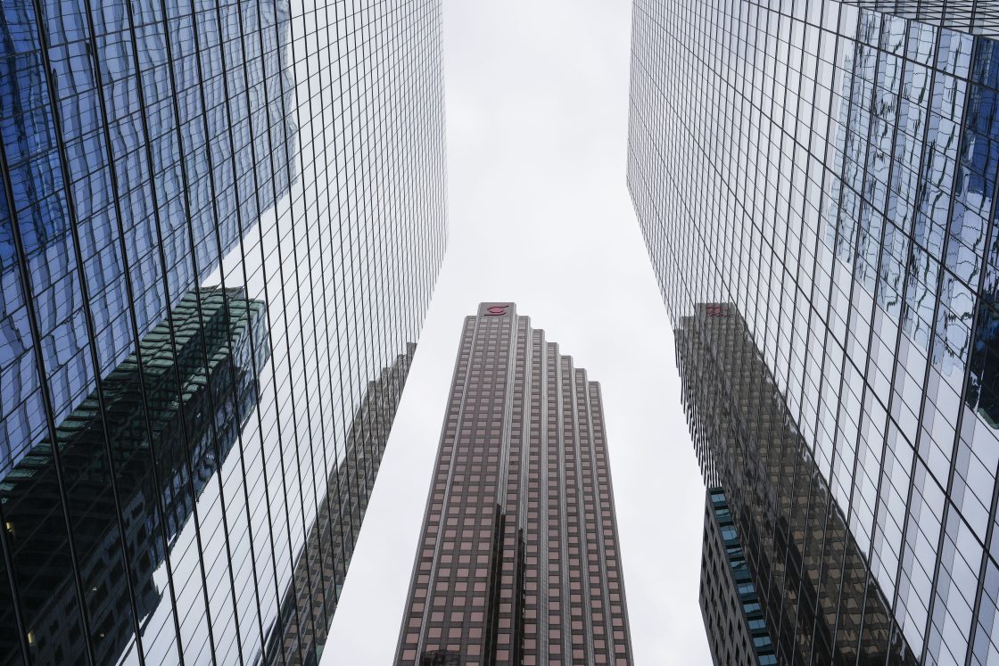 Canada’s big banks brace for more bad loans, focus on ‘de-risking’