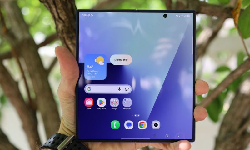 New Galaxy Z Fold 8 Wide dummy unit shows off its ‘insane thinness’, and tells us just how worried Samsung is about the iPhone Fold