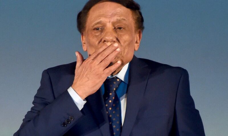 بعد سنوات من الغياب.. عادل إمام يطل من جديد خلال “صندوق ذكريات الزعيم”