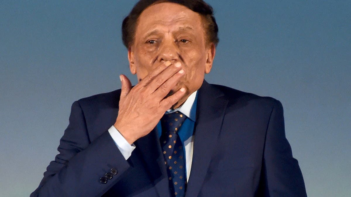 بعد سنوات من الغياب.. عادل إمام يطل من جديد خلال “صندوق ذكريات الزعيم”