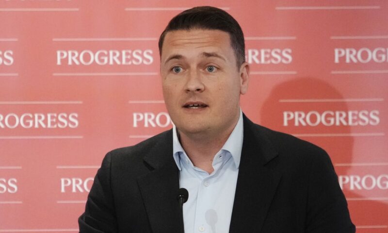 Streeting urges social media ban for under-16s