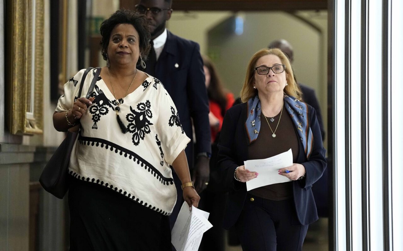 As Ebola spreads, Canada to require 21-day isolation for those from region