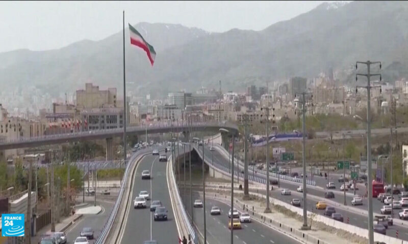 طهران تدرس المقترح الأمريكي الأخير وتعلن أن نطاق سيطرتها على هرمز يشمل مياها إماراتية