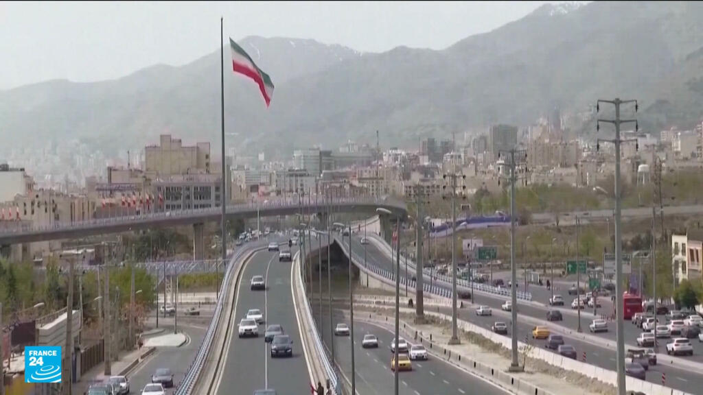 طهران تدرس المقترح الأمريكي الأخير وتعلن أن نطاق سيطرتها على هرمز يشمل مياها إماراتية