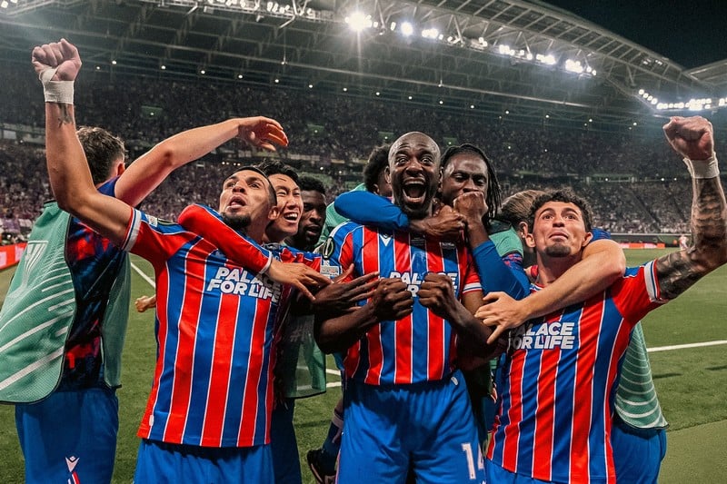 إنجاز تاريخي .. “كريستال بالاس” يتوج بلقب دوري المؤتمر الأوروبي