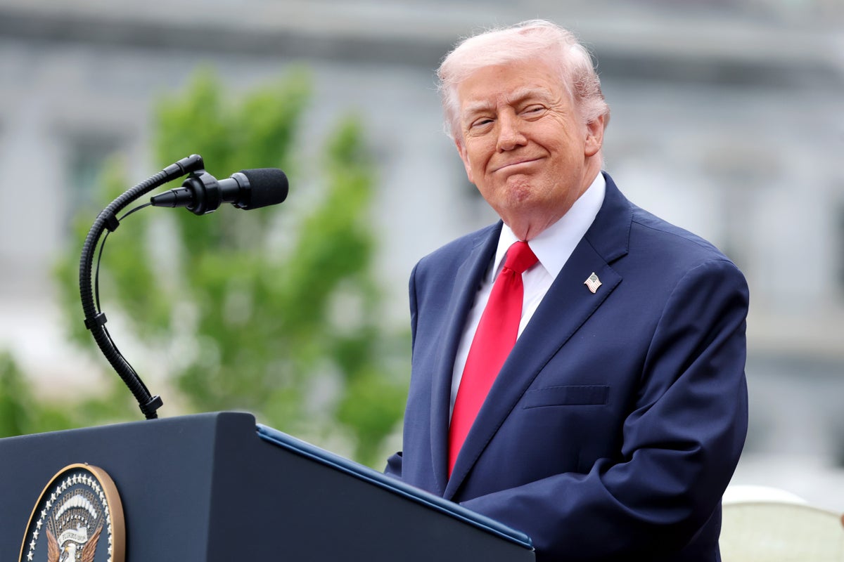 Trump goes on bizarre Truth Social posting blitz including picture of Obama in prison and AI image bombing Iranian ships