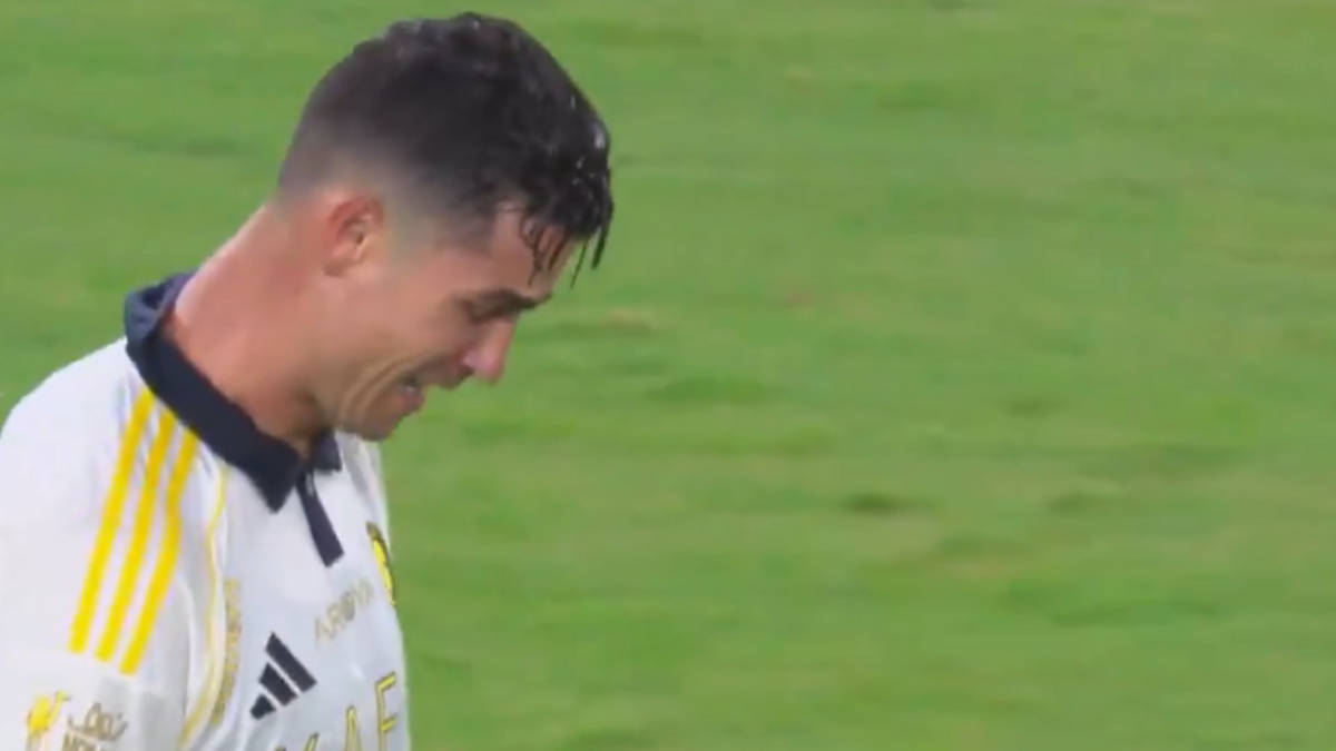 أخيراً.. رونالدو يذرف دموع الفرح مع النصر