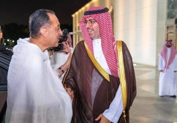 رئيس الوزراء يصل السعودية لأداء مناسك الحج
