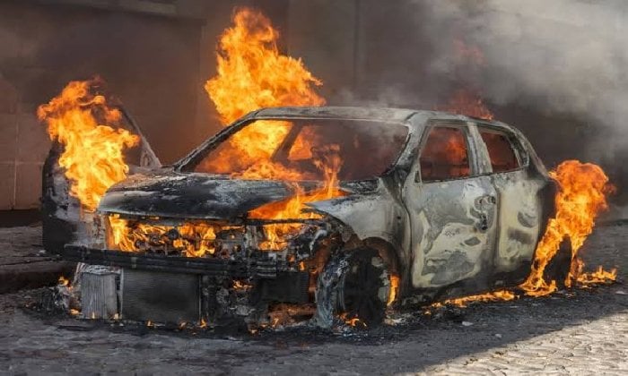 الحماية المدنية تسيطر على حريق اندلع بسيارة داخل جراج في الإسكندرية
