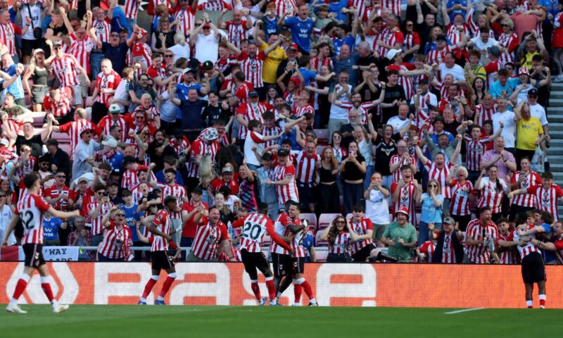Sunderland earn Europa League place with win over 10-man Chelsea