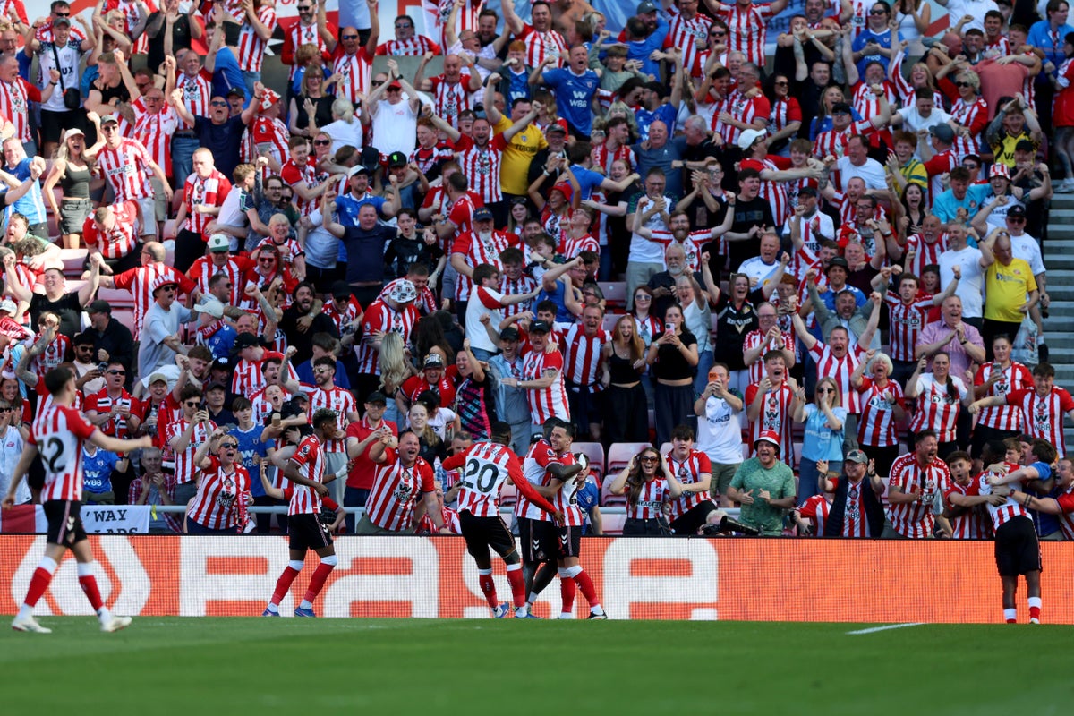 Sunderland earn Europa League place with win over 10-man Chelsea