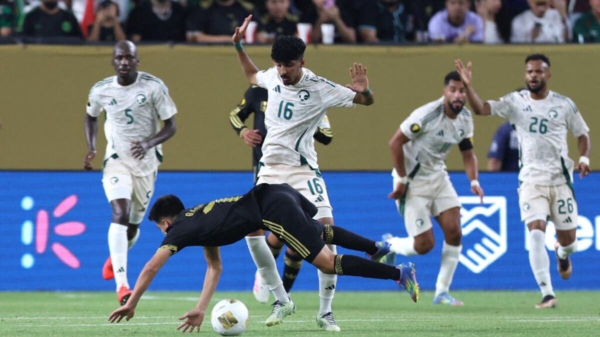 دونيس يعلن قائمة السعودية لكأس العالم.. وآل حجي استدعاء أول