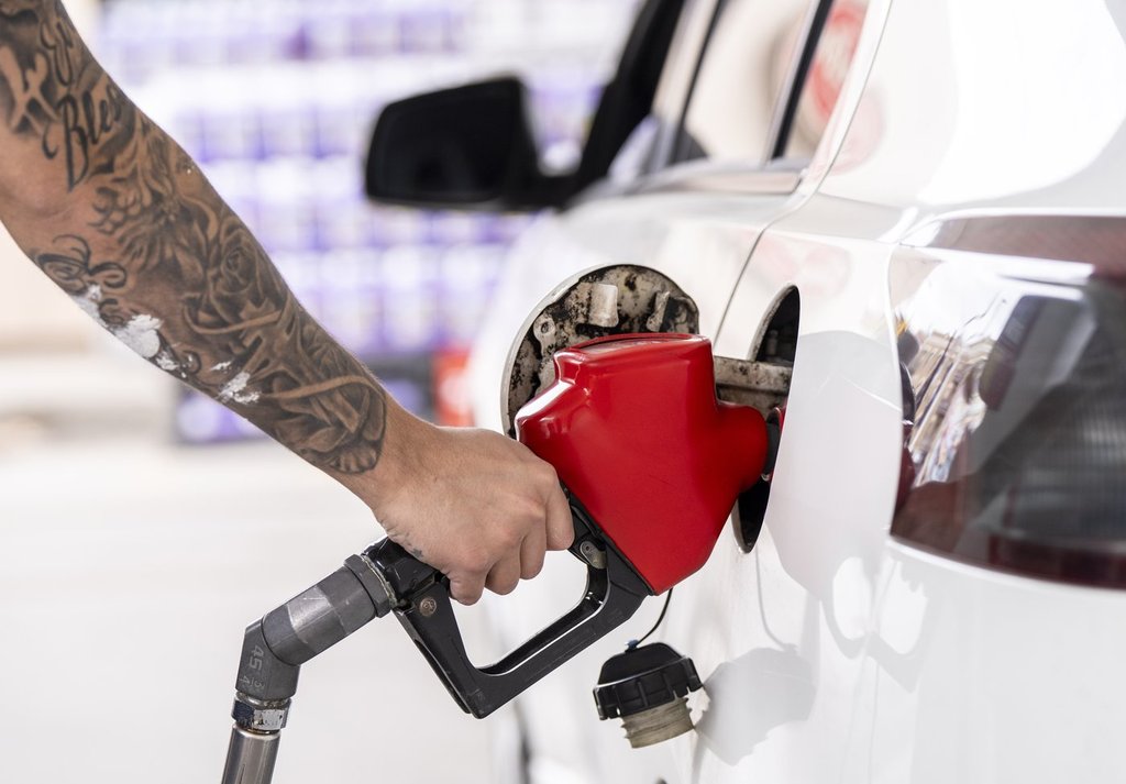 Conservatives push motion to scrap all federal gas taxes for rest of year