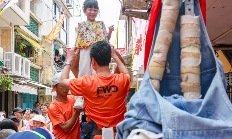 Crowds top 10,000 at Hong Kong’s Cheung Chau Bun Festival as parade draws visitors
