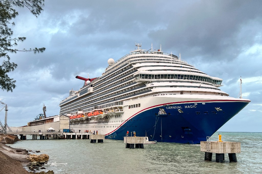 Florida man sues Carnival Cruise Line for $5M over alleged burns from hot deck