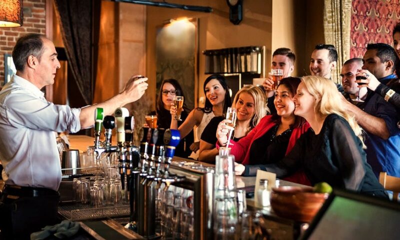 Should wedding guests tip the bartender? Here’s what etiquette experts say you should do