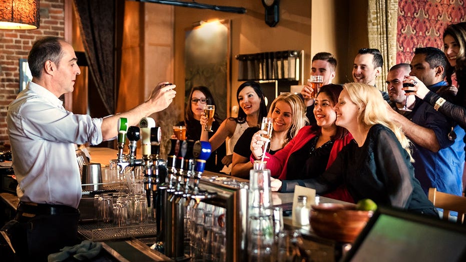Should wedding guests tip the bartender? Here’s what etiquette experts say you should do