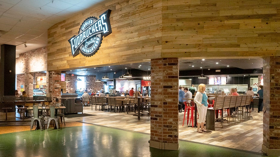 Fuddruckers became the ‘Blockbuster’ of burgers, and now it’s nearly gone