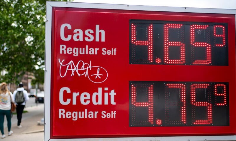 Despite high gas prices, drivers aren’t expected to hit the brakes on Memorial Day travel