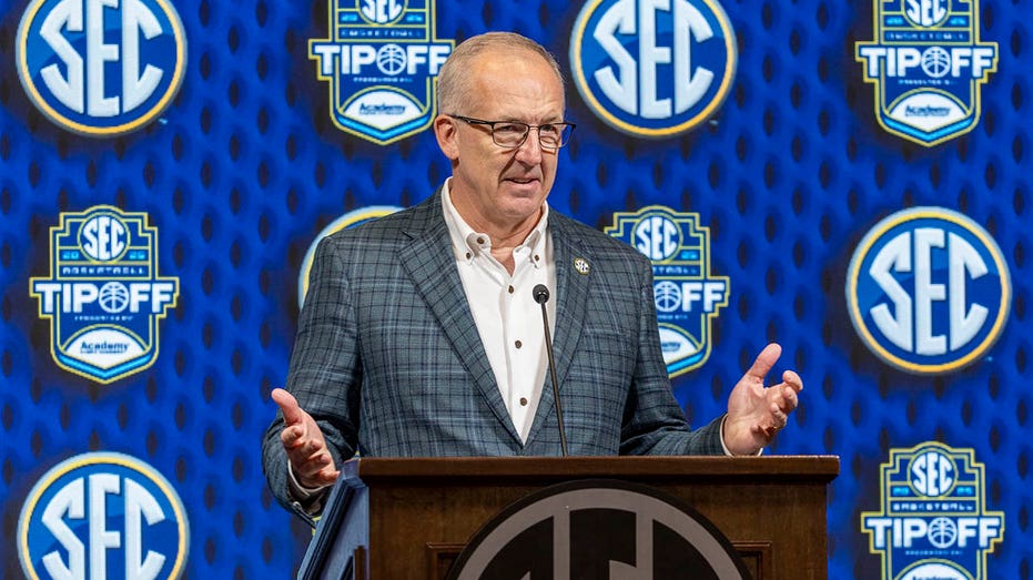 Greg Sankey makes it clear that SEC didn’t start the 16-team CFP format discussion, that’s on the Big Ten