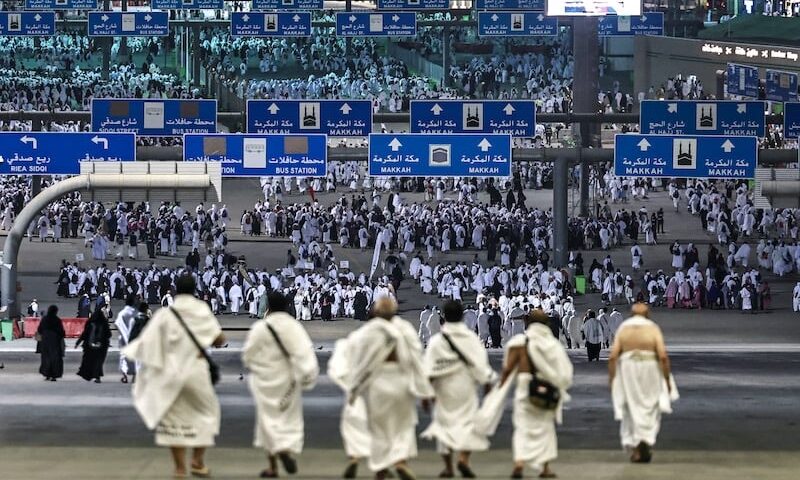 الحجاج ينهون المناسك ويغادرون مكة