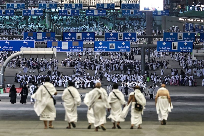 الحجاج ينهون المناسك ويغادرون مكة