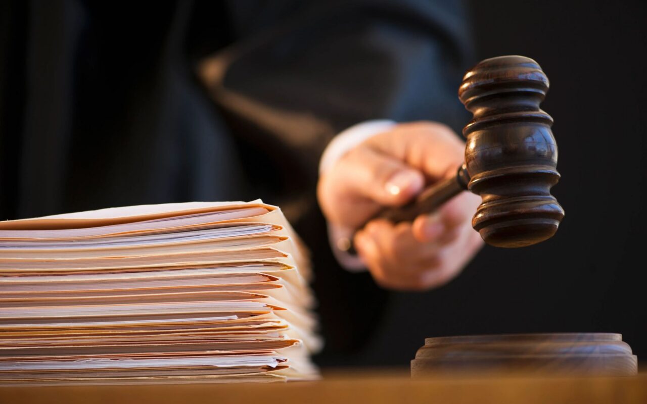 وزير أملاك الدولة والشؤون العقارية الاسبق رضا قريرة امام القضاء
