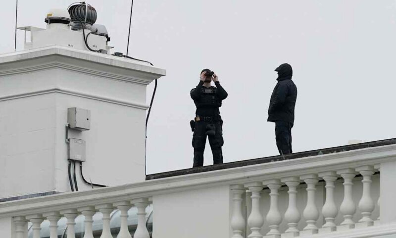 Suspect killed after gunfire exchange with Secret Service outside White House