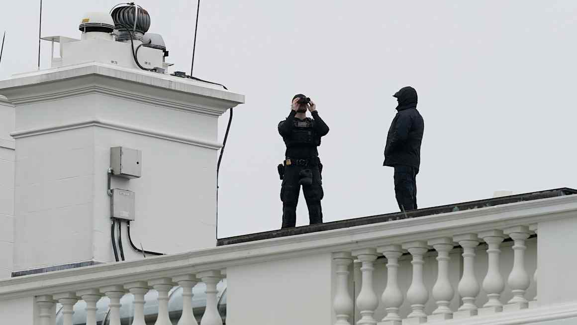 Suspect killed after gunfire exchange with Secret Service outside White House