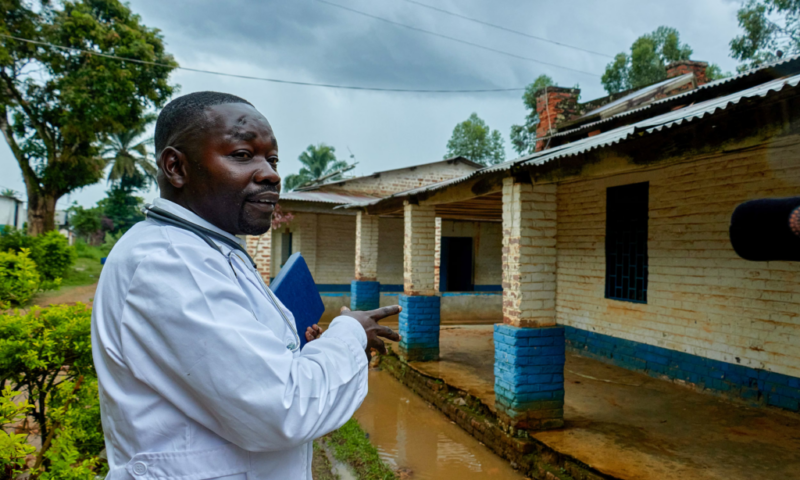 Ebola patients flee in attacks on Congo health facilities, hobbling response