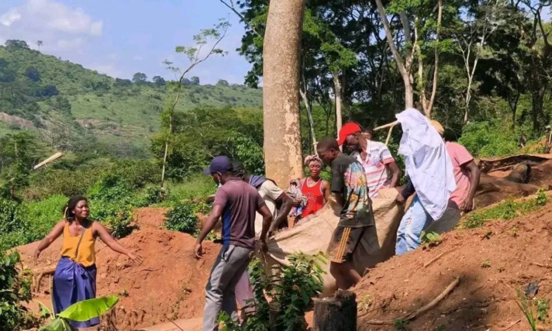Landslide at Angola illegal gold mine kills 28