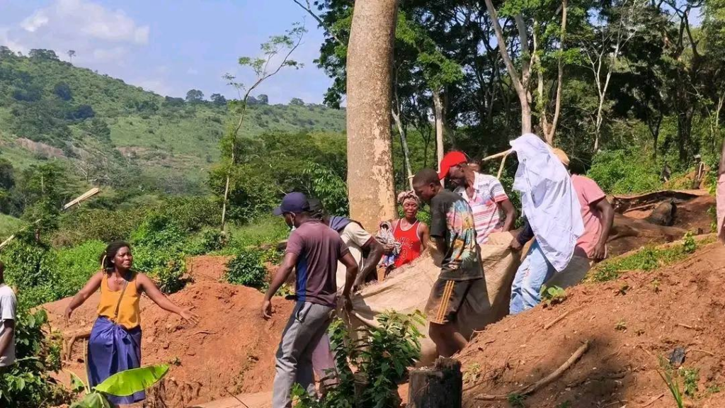 Landslide at Angola illegal gold mine kills 28