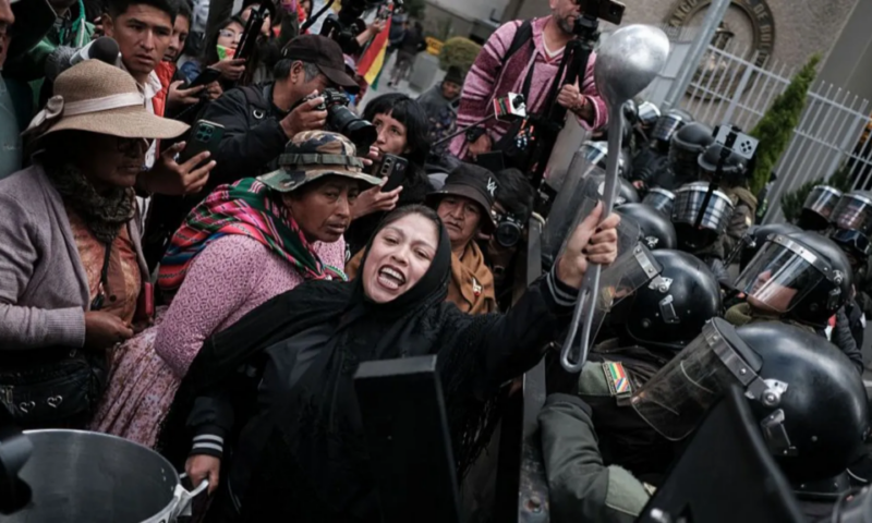 Bolivian president warns country at ‘breaking point’ after month of protests