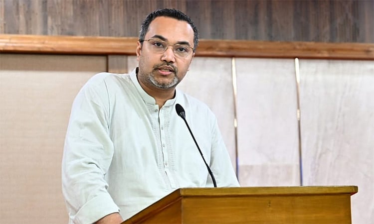 Govt sets unique instance of humane, people-centric politics: Mahdi Amin