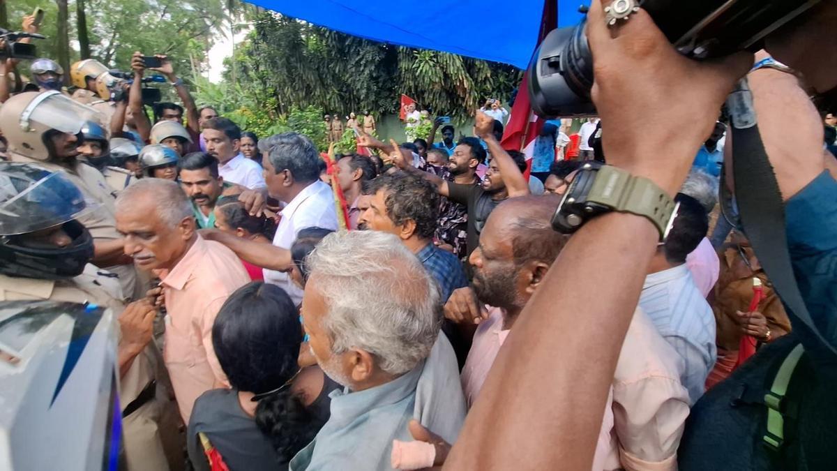 Pariyathukavu anti-eviction protest put on hold after Kerala HC order; M.V. Govindan says UDF attempted ‘mini Muthanga’