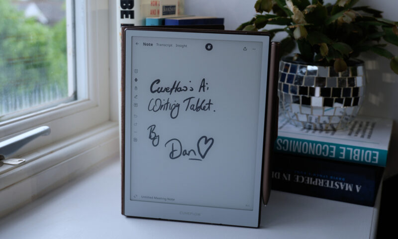 Cuneflow’s e-paper writing tablet uses AI to record and transcribe meetings
